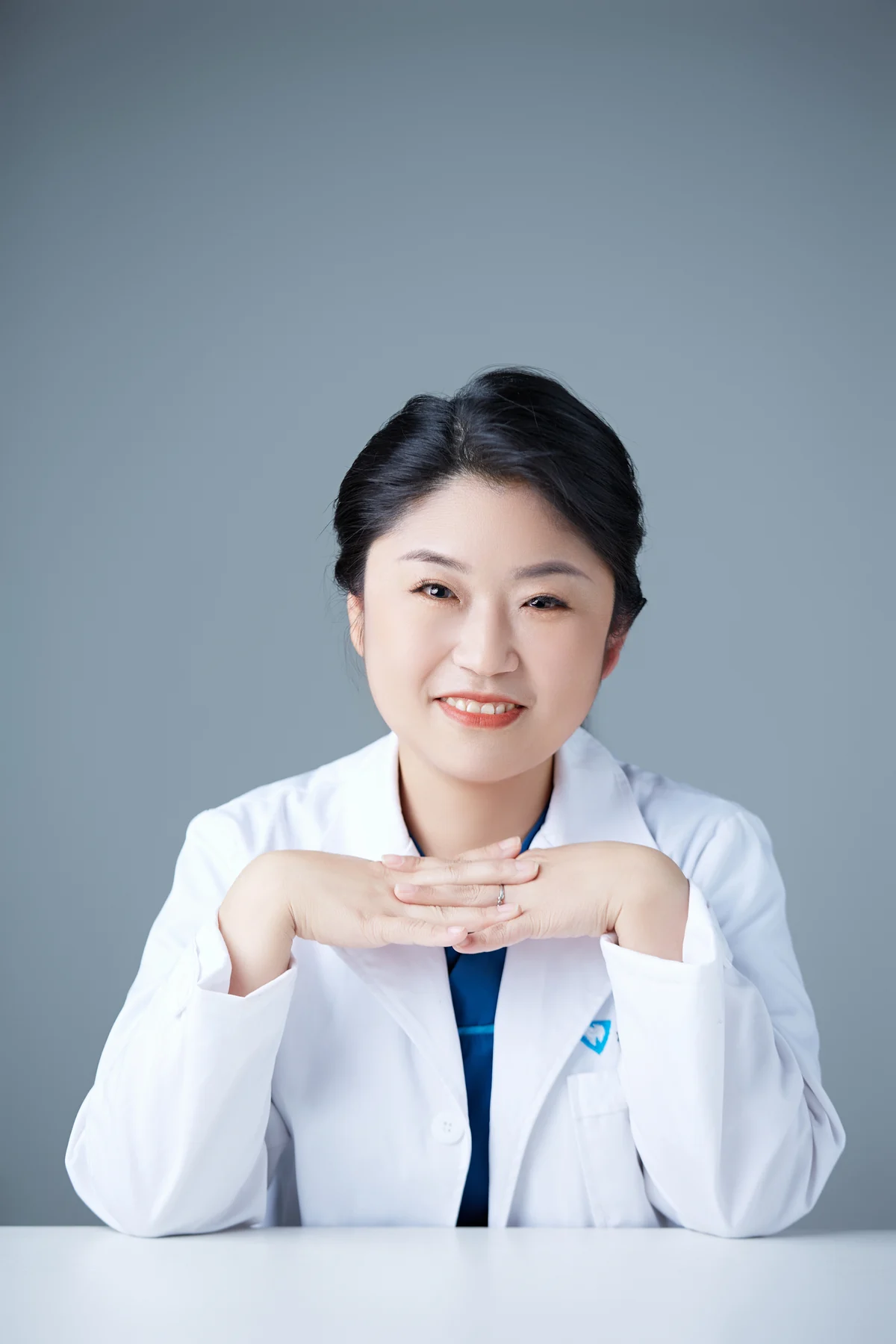 王丽主治医师 · 医政主任形象照